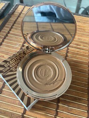 Charlotte Tilbury | Beautiful Skin Sun-Kissed Glow - Shade Medium